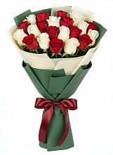 Букет Микс из красных и белых роз в Шаблыкино