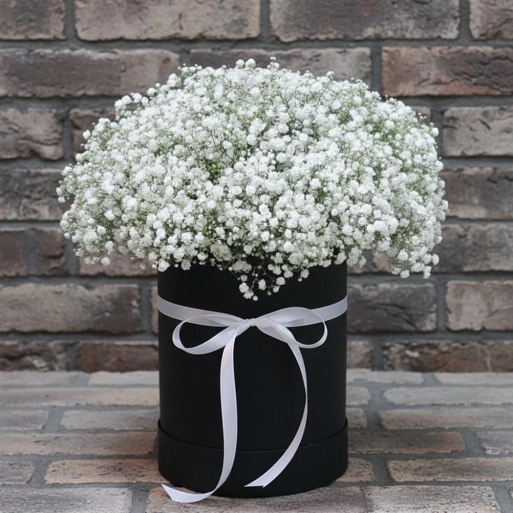 Цветочная композиция из Гипсофила в шляпной коробке в Шаблыкино