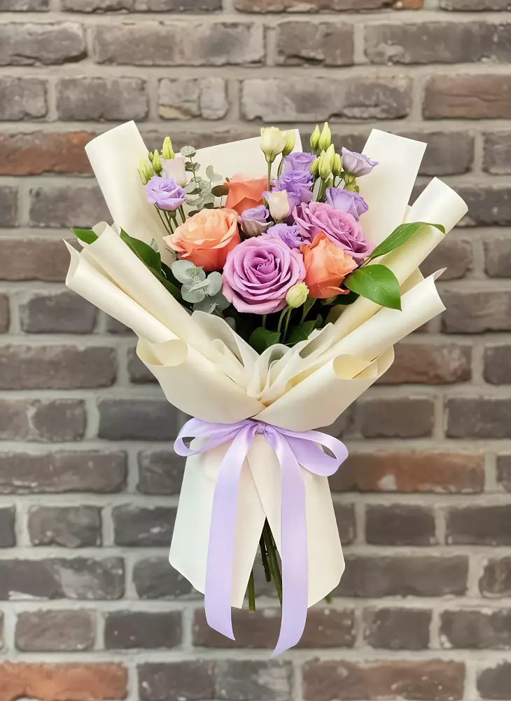 Букет цветов из: Лизиантусы и Розы в Шаблыкино