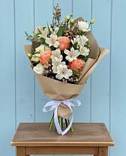 Букет цветов из:  Альстромерии, Лизиантусы, Розы и Хризантемы в Шаблыкино